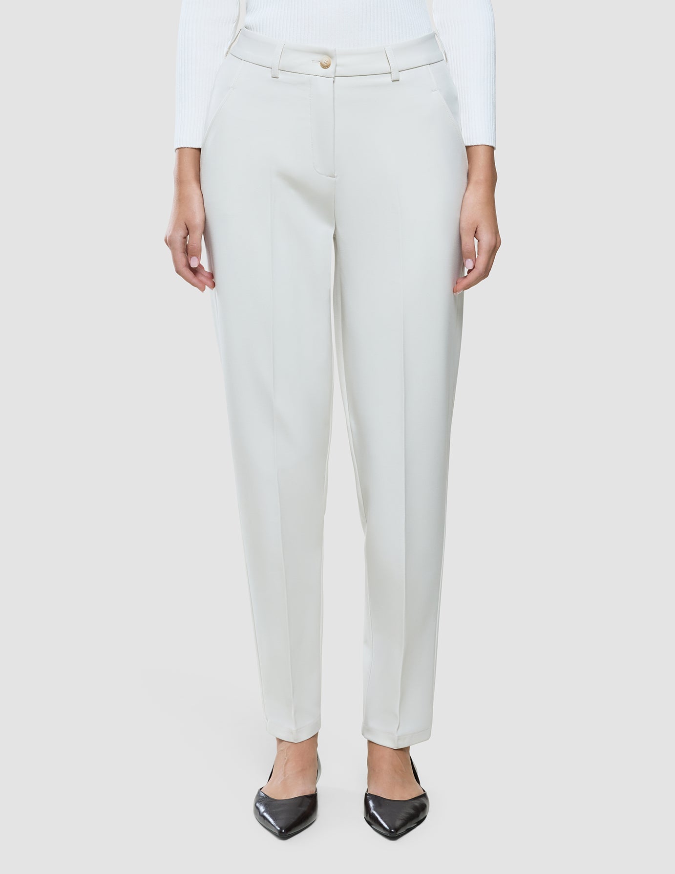Women Essential Pants Tapered Off White